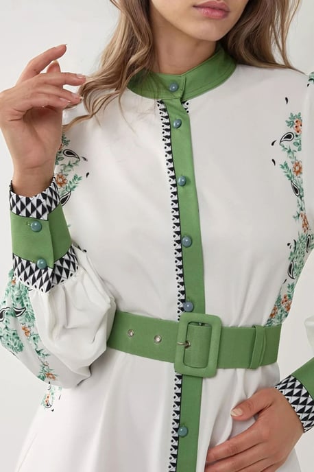 Bedrucktes Minikleid mit Rundhalsausschnitt und Gürtel - Image 4