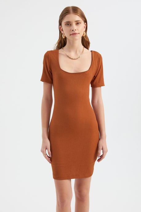 Quadratischer Ausschnitt Kurzarm Mini Bodycon Kleid - Image 1