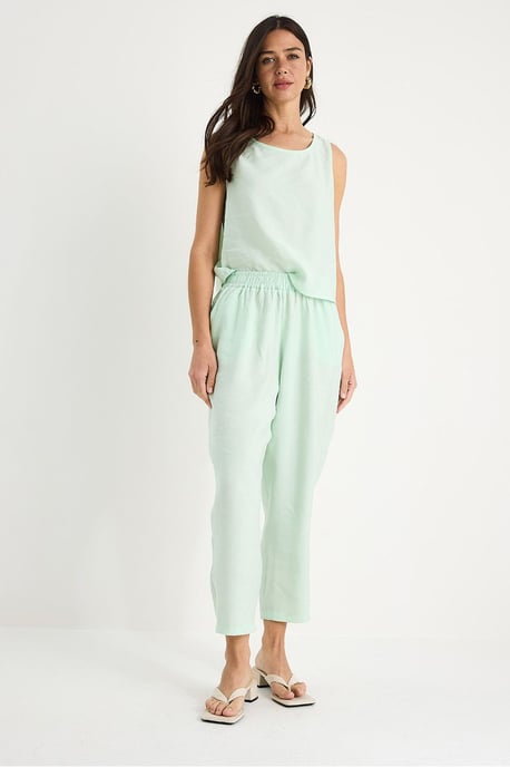 Ärmellose Rundhalsbluse und Carrot-Fit-Hosen-Set - Image 3