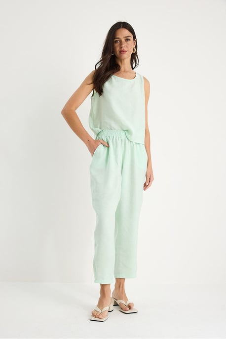 Ärmellose Rundhalsbluse und Carrot-Fit-Hosen-Set - Image 4