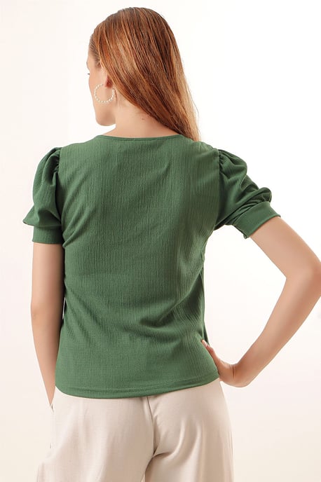 Schlank geschnittene Bluse mit quadratischem Kragen - Image 5