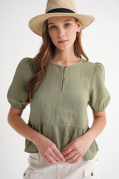 Strukturiertes Musselin Crew-Neck Bluse mit Knopfverschluss - Image 4