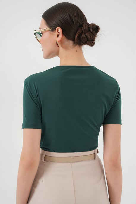 Taillierte Bluse mit Rüschendetails und Rundhalsausschnitt - Image 5