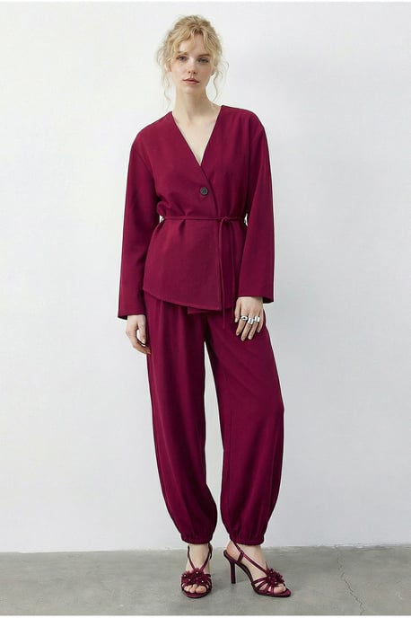 Bluse mit Gürtel und Jogginghose Set aus zwei Teilen - Image 3