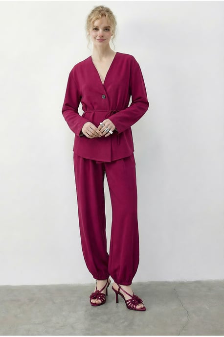 Bluse mit Gürtel und Jogginghose Set aus zwei Teilen - Image 5