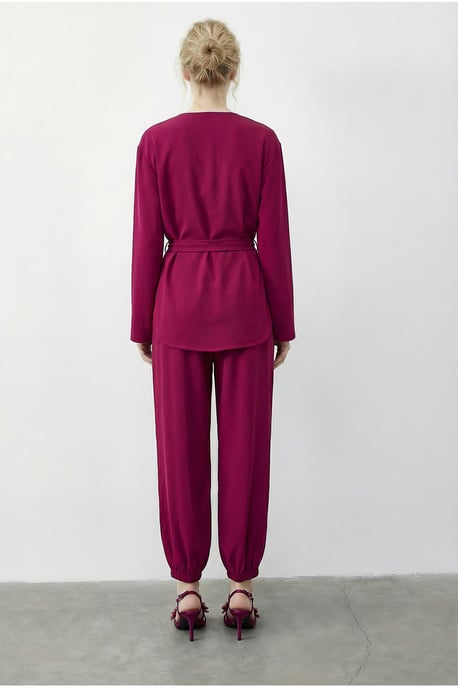 Bluse mit Gürtel und Jogginghose Set aus zwei Teilen - Image 6
