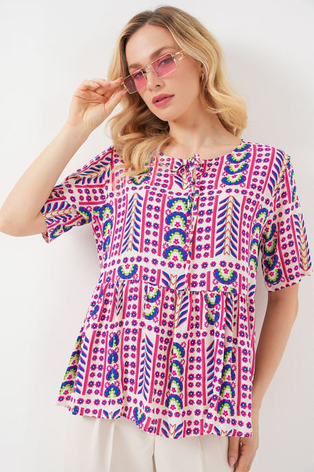 Gemusterte Rundhalsbluse mit Schleifendetail - Image 1