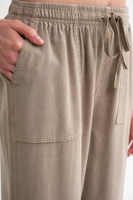 Hosen aus Baumwolle mit mittlerer Taille und geradem Bein sowie Bindebandverschluss - Image 6