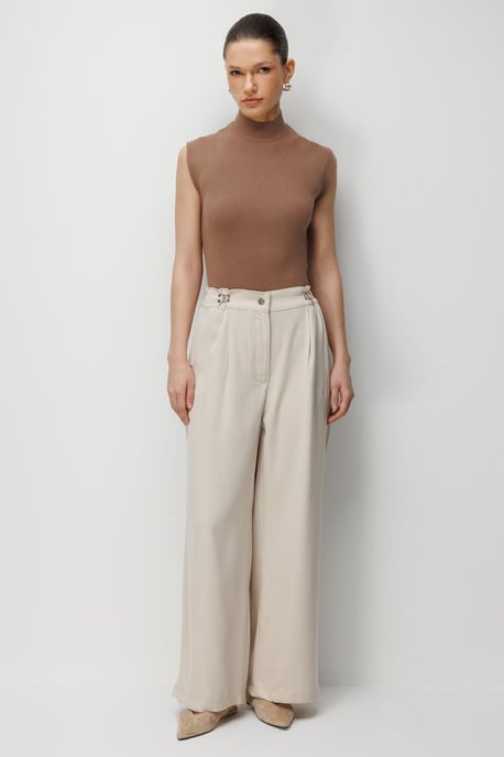 Hochtaillierte weite Hose mit Accessoire-Detail - Image 1