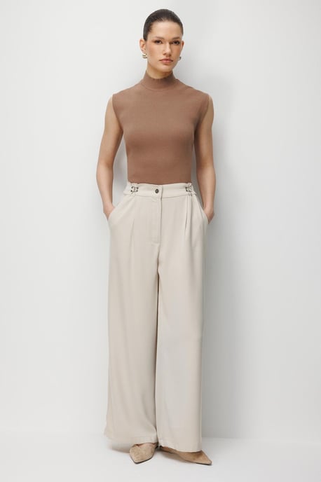 Hochtaillierte weite Hose mit Accessoire-Detail - Image 2