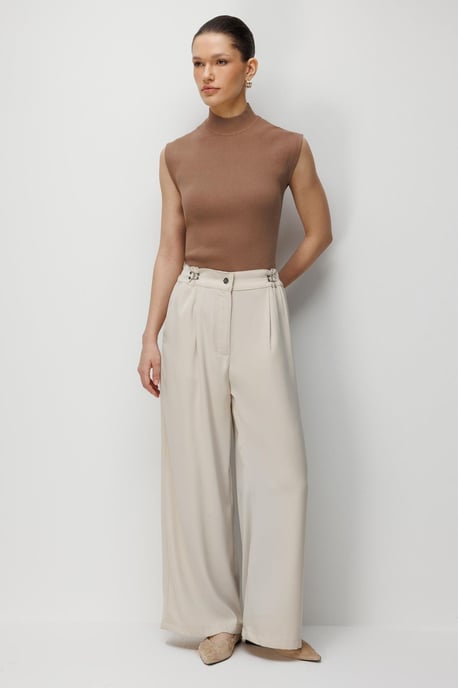 Hochtaillierte weite Hose mit Accessoire-Detail - Image 3