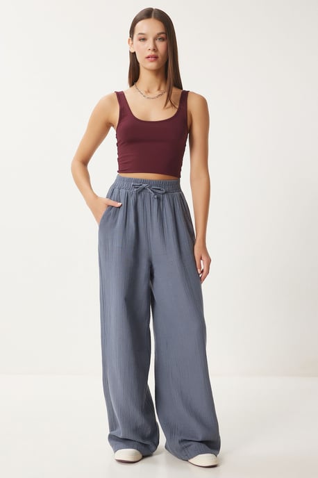 Weite Hosen mit Bindegürtel und Bindungsdetails - Image 1
