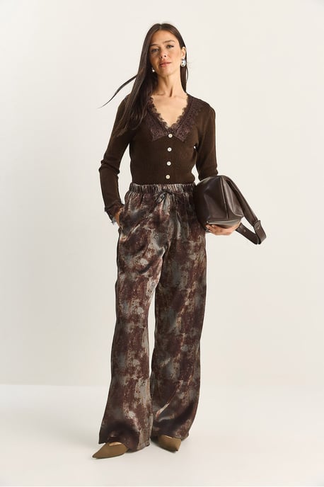 Hochbundige Weite Bein Musterhose mit Bindungsdetail - Image 2