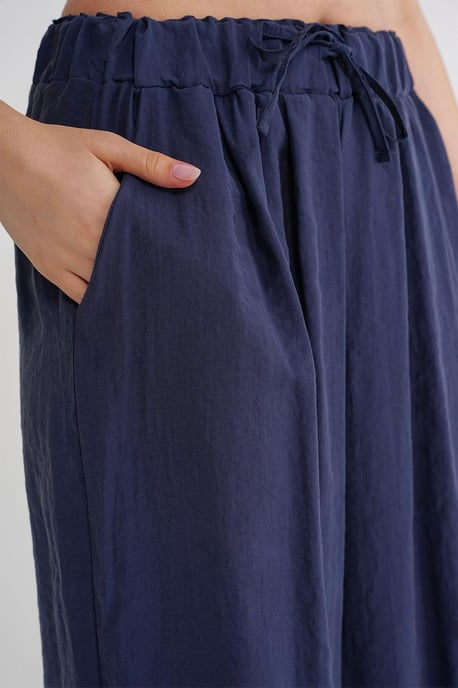 Hochtaillierte Modal-Plissierte Palazzo-Hosen mit Kordelzug - Image 6