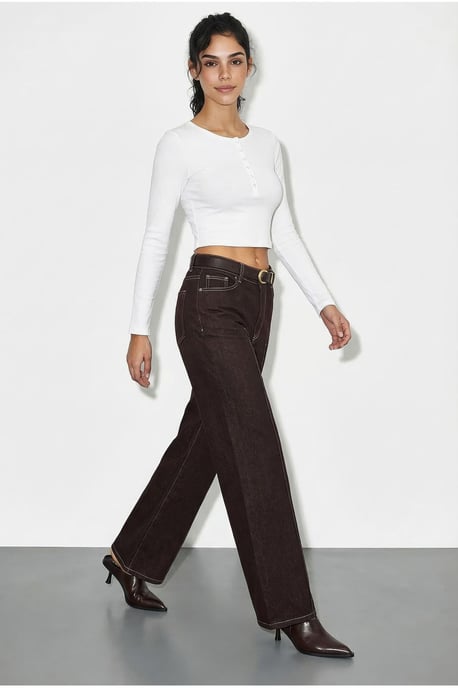 Hoch taillierte weit geschnittene Jeanshose mit Gürtel - Image 3
