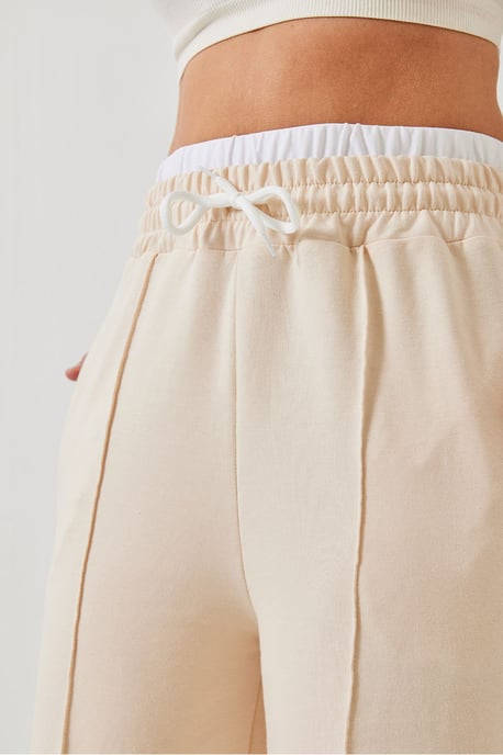 Hose mit weitem Bein und Gürtel-Detail - Image 4