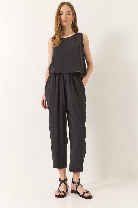Ärmelloses Rundhals-Blusenset und Karottenfitter-Hosen مجموعه - Image 1