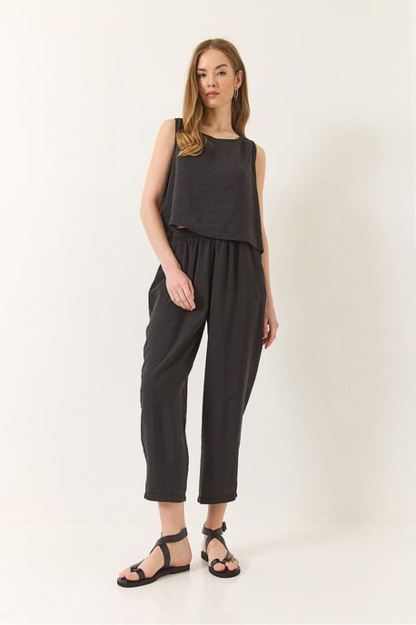 Ärmelloses Rundhals-Blusenset und Karottenfitter-Hosen مجموعه - Image 2
