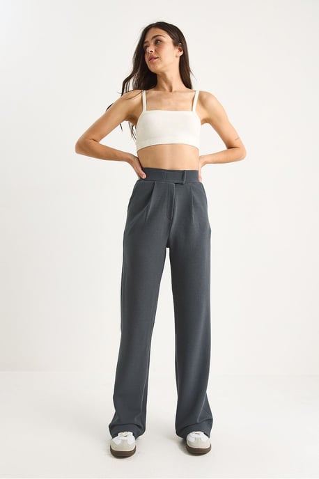 Hochtaillierte Weite Hosen mit Falten - Image 4