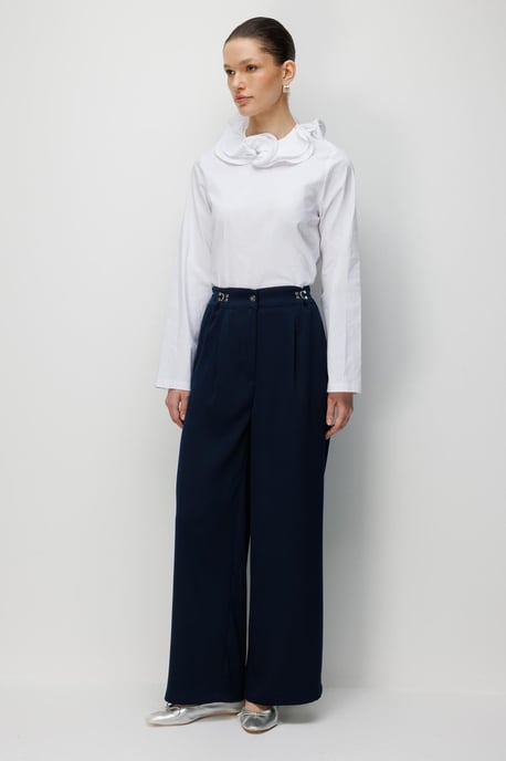 Hochtaillierte Weite Hose mit Accessoire-Detail - Image 3