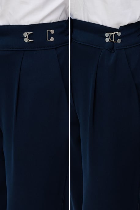 Hochtaillierte Weite Hose mit Accessoire-Detail - Image 4