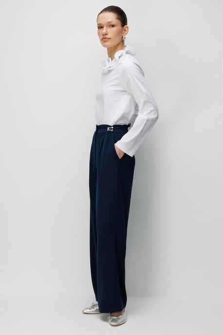 Hochtaillierte Weite Hose mit Accessoire-Detail - Image 5