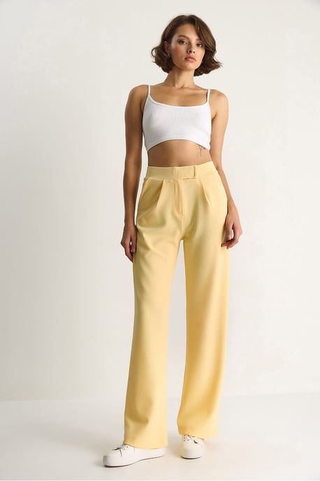 Hochtaillierte Weite Hosen mit Falten - Image 3