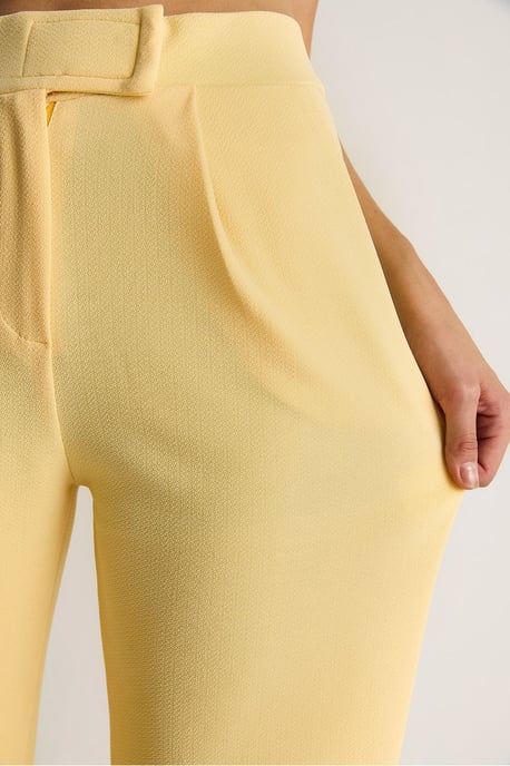 Hochtaillierte Weite Hosen mit Falten - Image 6