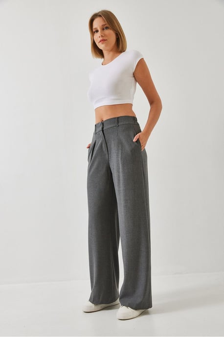 Weite Faltenhose mit Klettverschluss - Image 2