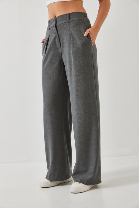 Weite Faltenhose mit Klettverschluss - Image 3