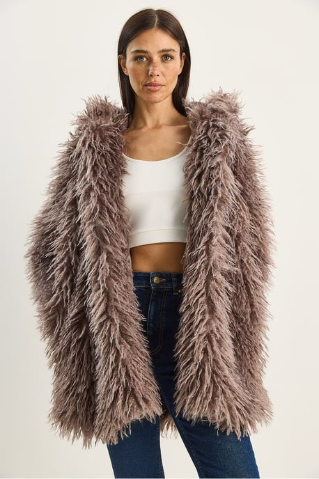 Oversize Kapuzenjacke aus Kunstfell - Image 2