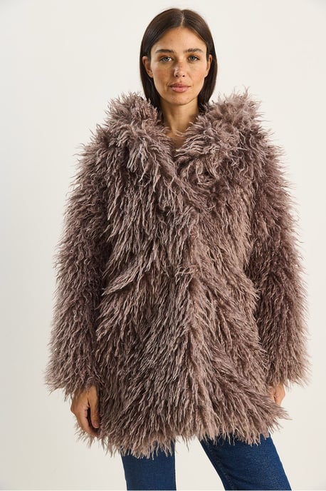 Oversize Kapuzenjacke aus Kunstfell - Image 5