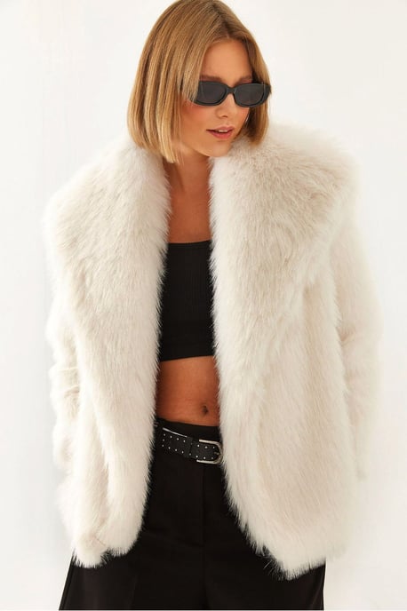 Oversized-Fauxfur-Mantel - Image 1