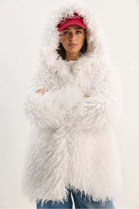 Oversize Kapuzenjacke aus Kunstfell - Image 3