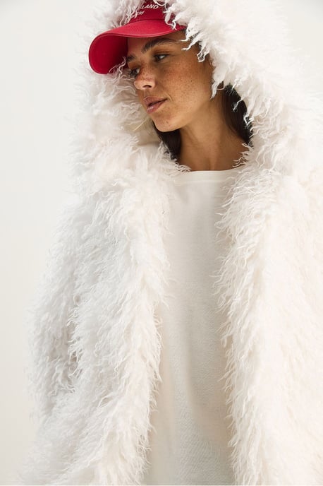 Oversize Kapuzenjacke aus Kunstfell - Image 4