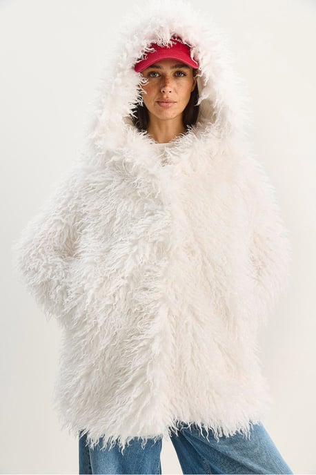 Oversize Kapuzenjacke aus Kunstfell - Image 5