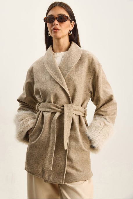 Oversized Schal-Kragen Filzjacke mit Kunstfell-Bündchen - Image 1