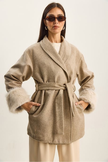 Oversized Schal-Kragen Filzjacke mit Kunstfell-Bündchen - Image 2