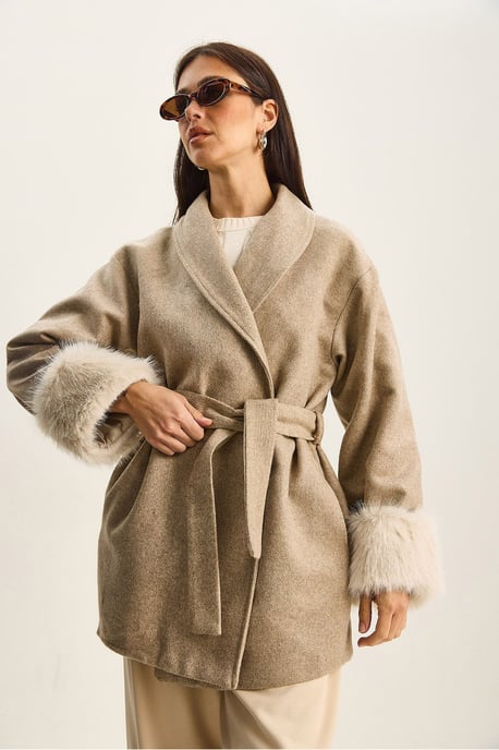 Oversized Schal-Kragen Filzjacke mit Kunstfell-Bündchen - Image 3