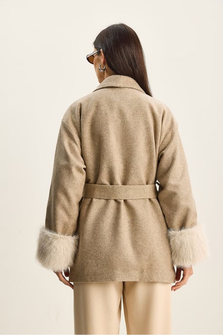 Oversized Schal-Kragen Filzjacke mit Kunstfell-Bündchen - Image 6