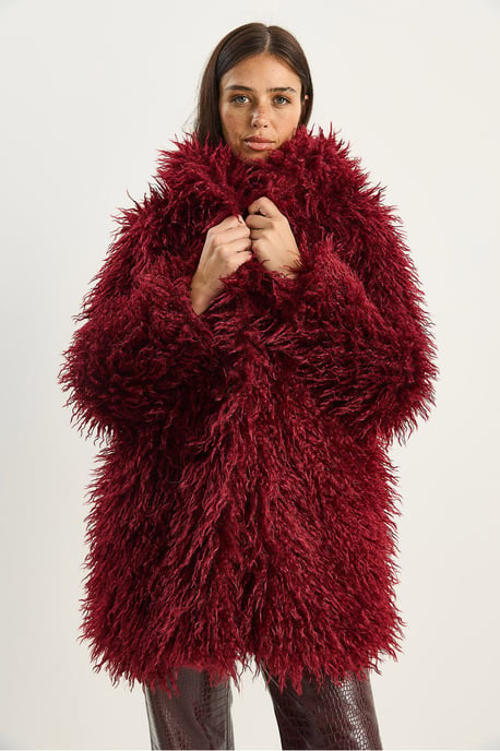 Oversized Kapuzenjacke aus Kunstfell - Image 4