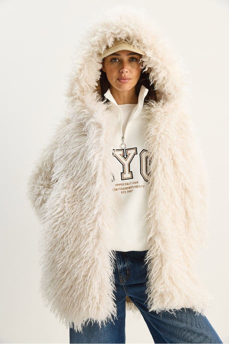 Oversize Kapuzenjacke aus Kunstpelz - Image 2