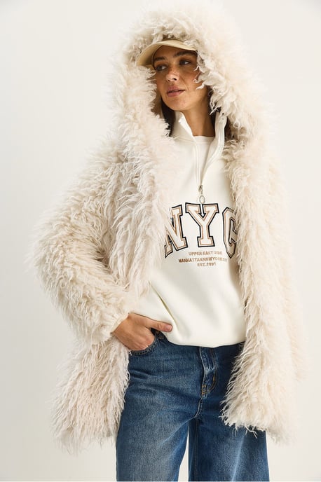 Oversize Kapuzenjacke aus Kunstpelz - Image 3