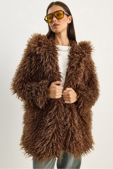 Übergroße Kapuzenjacke aus Kunstfell - Image 1