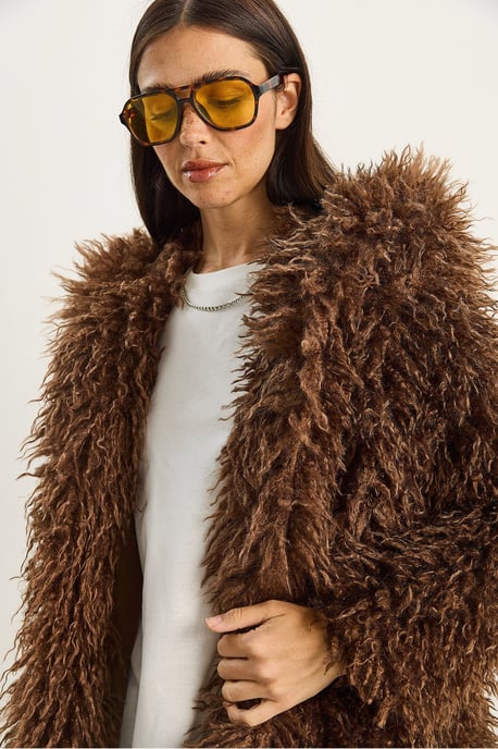 Übergroße Kapuzenjacke aus Kunstfell - Image 4