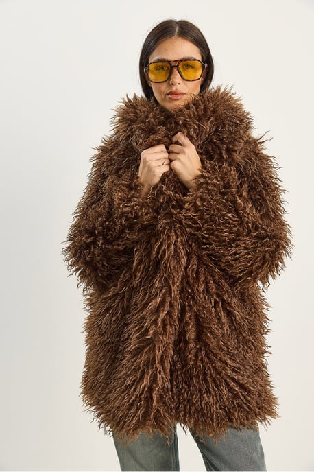 Übergroße Kapuzenjacke aus Kunstfell - Image 5