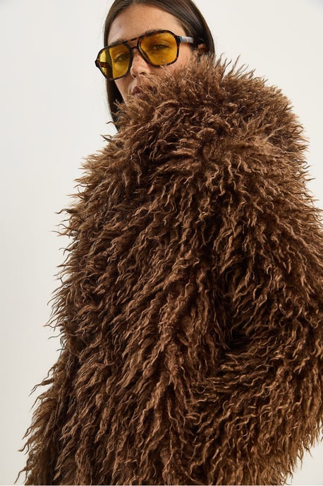 Übergroße Kapuzenjacke aus Kunstfell - Image 6