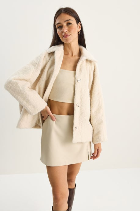 Oversized Plüschjacke mit Knopfschluss - Image 4
