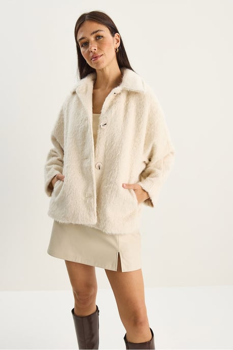 Oversized Plüschjacke mit Knopfschluss - Image 5