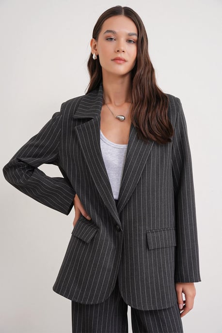 Gestreifter Oversize-Blazer - Image 3